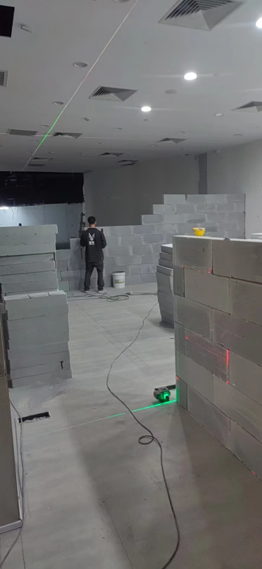 办公楼轻质砖隔墙场景